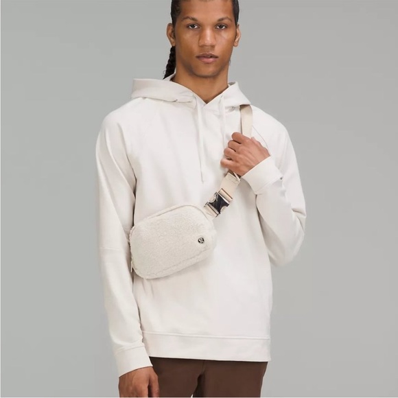 Lululemon Everywhere Fleece Belt Bag  - Natural Ivory/Trench colour - Picture 4 of 6